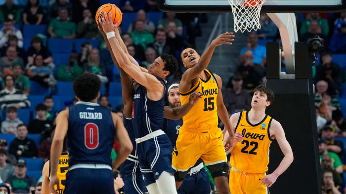 Richmond Spiders forward Tyler Burton (3) grabs a rebound against Iowa Hawkeyes forward Keegan Murray.